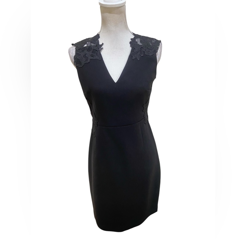 Elie Tahari black lace & crepe sheath lined v neck dress back zip size 4